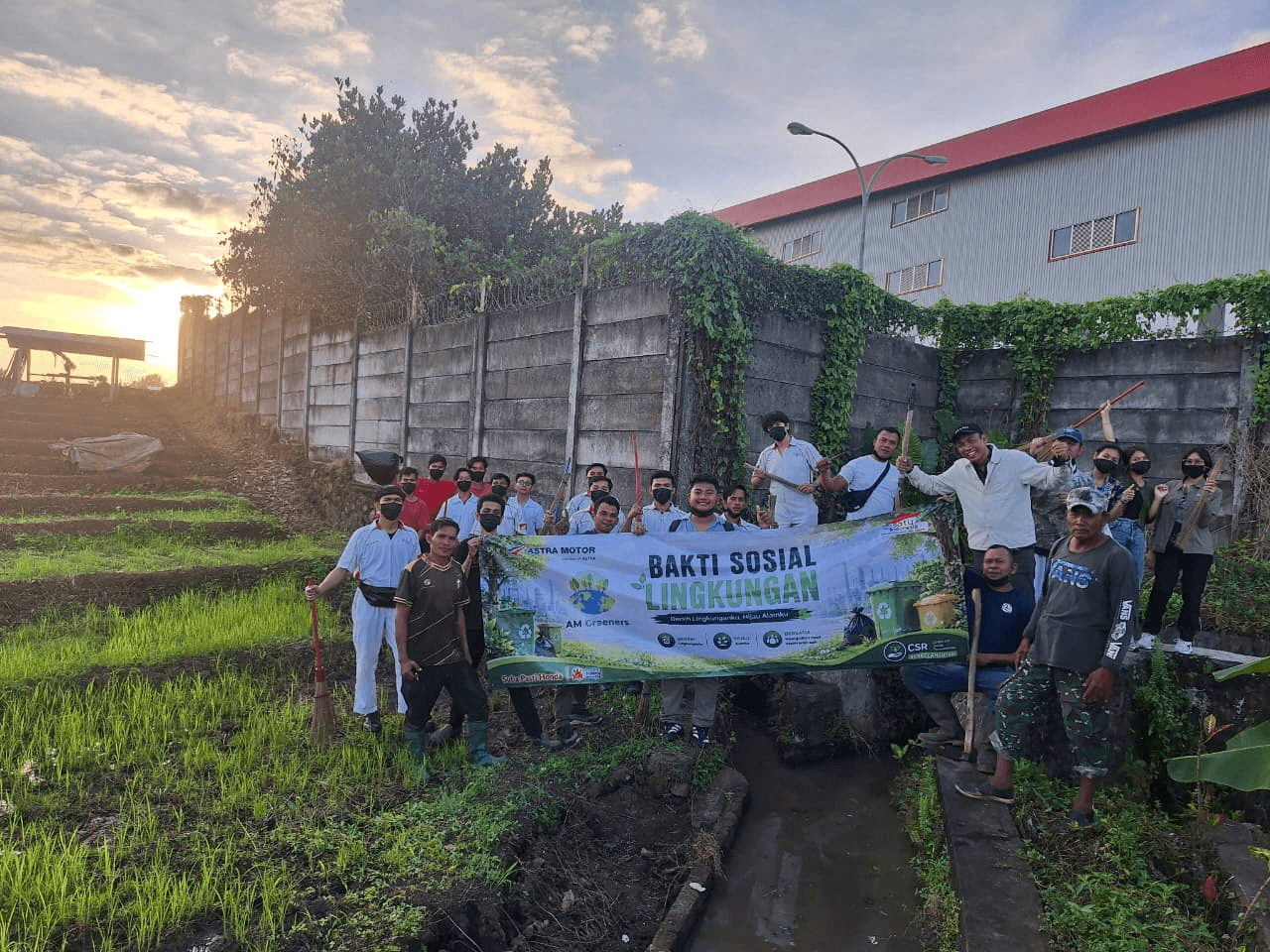 Wujudkan Lingkungan Bersih dan Sehat, Astra Motor Bali Gelar Aksi Bakti Sosial di Warehouse Megati